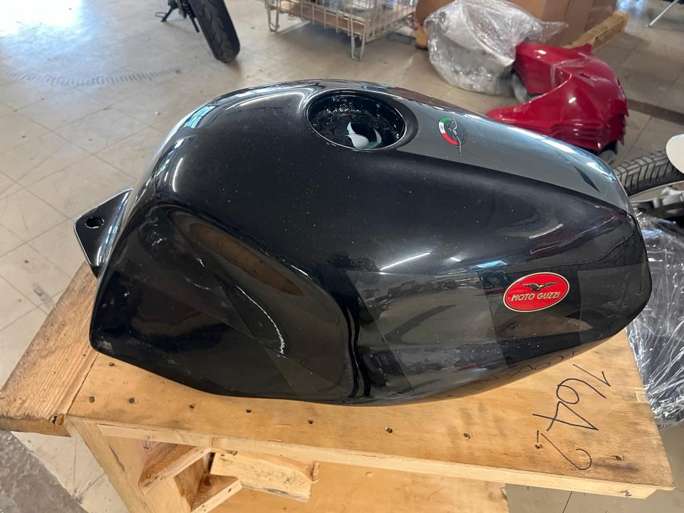 Moto Guzzi v 11 Tank 01.10.02.90 100€