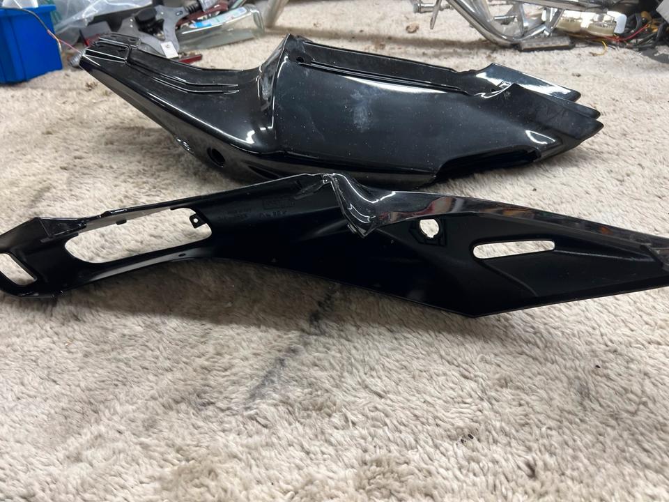 Aprilia Tuono 1000 Verkleidung hinten links dis 109723 neu