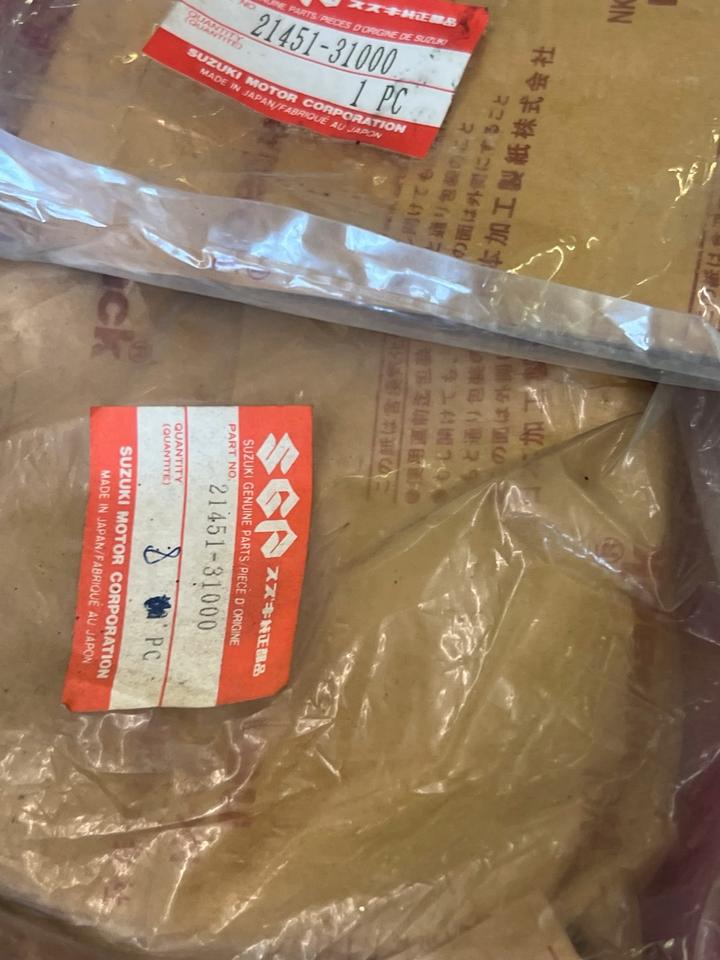 Suzuki RGV Kupplungsscheiben reibscheiben 21451-31000-000 neu