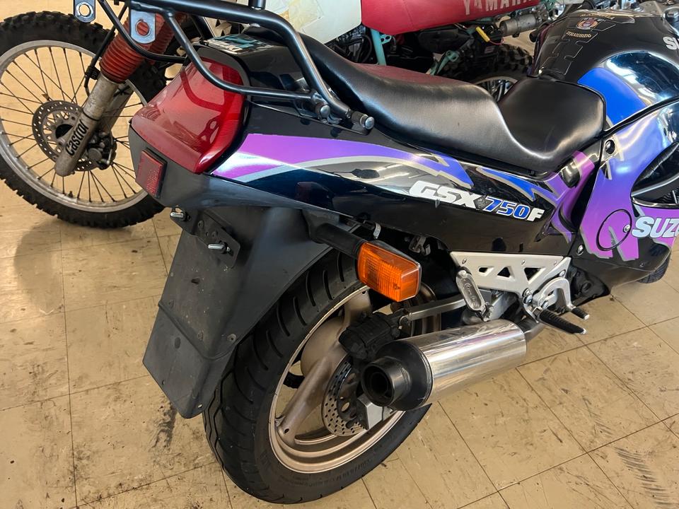Suzuki gsxf 750 760€