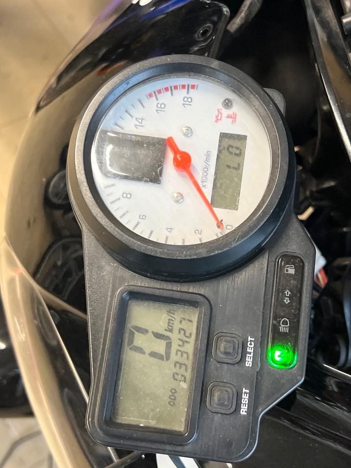 Yamaha R6 Tacho Baujahr 2000 33427 km 90€