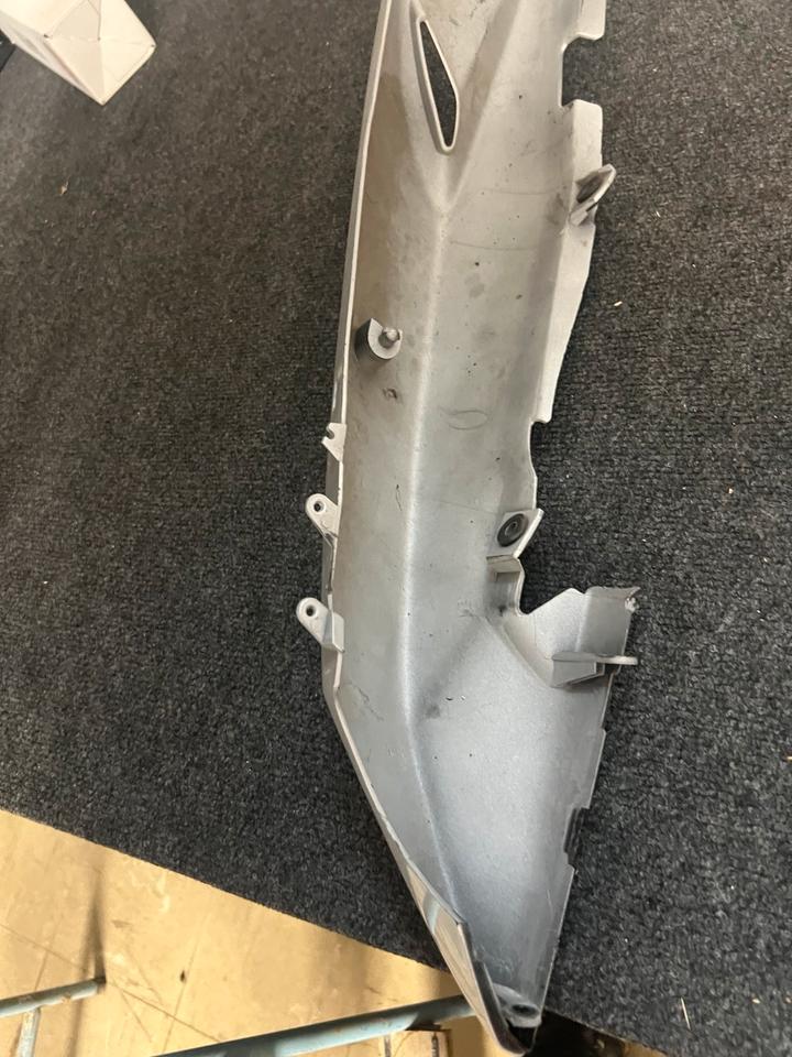 Suzuki gs 500 e heckverkleidung rechts 47111-01DA 30€