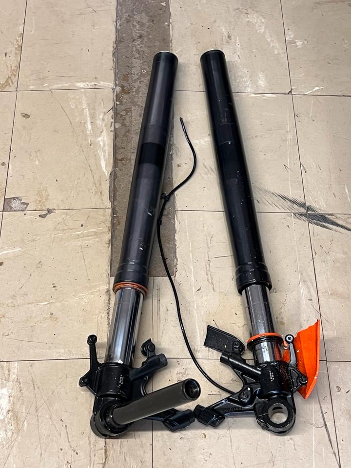 Ktm 1290 superduke R Gabel Standrohr 100€ zusammen
