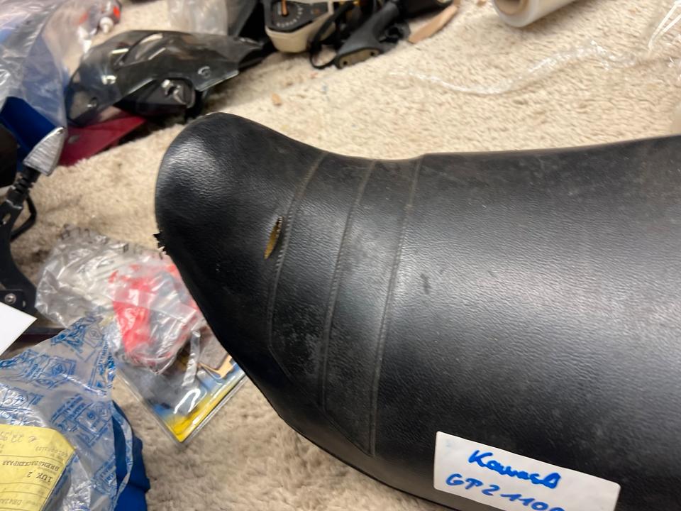 Kawasaki GPZ 1100 UT Sitzbank 20€