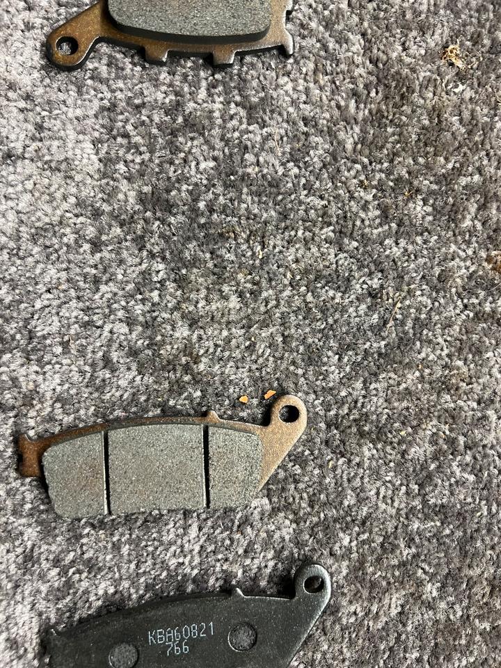 Honda Hornet 600 Bremsbeläge hinten vorne 45€