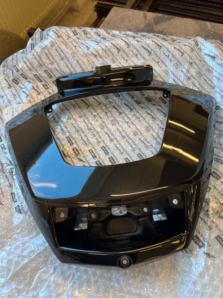 Piaggio MP 3 Verkleidung Front Nase 655795 neu