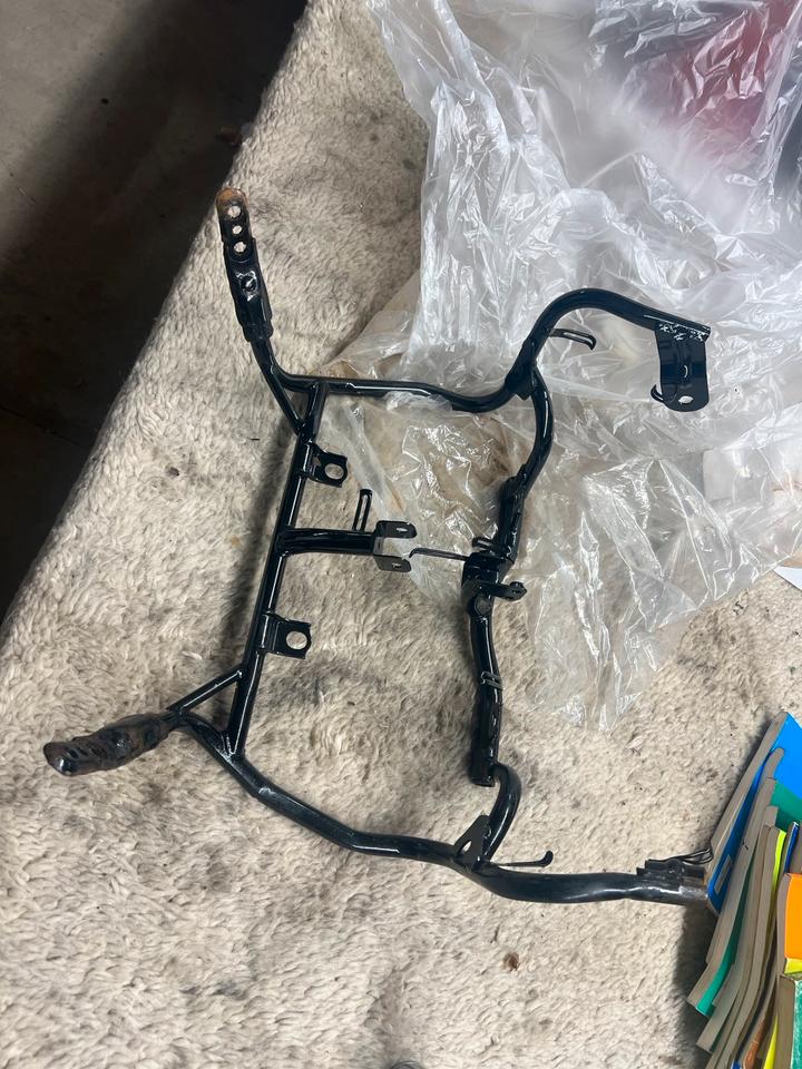Suzuki GSXR 1100 1992 Verkleidungshalter neu 94510-41600-000