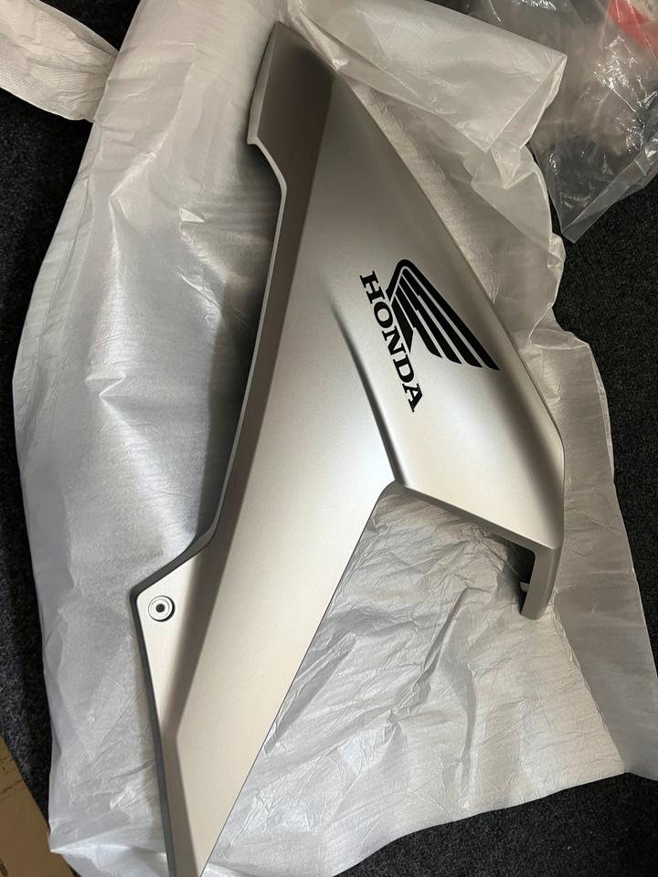 Honda NC Verkleidung neu 64340-MKA-D80ZF 200€