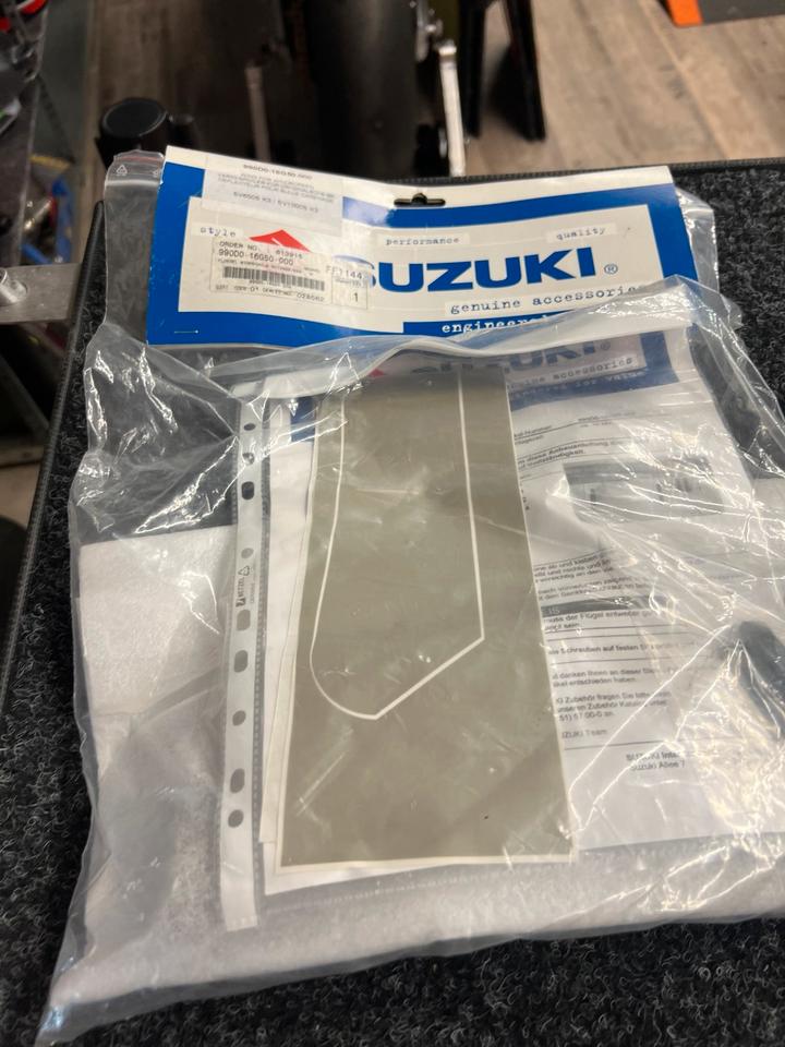 Suzuki SV 650 SV 1000 Flügel Windschild 990D0-16G50-000 neu