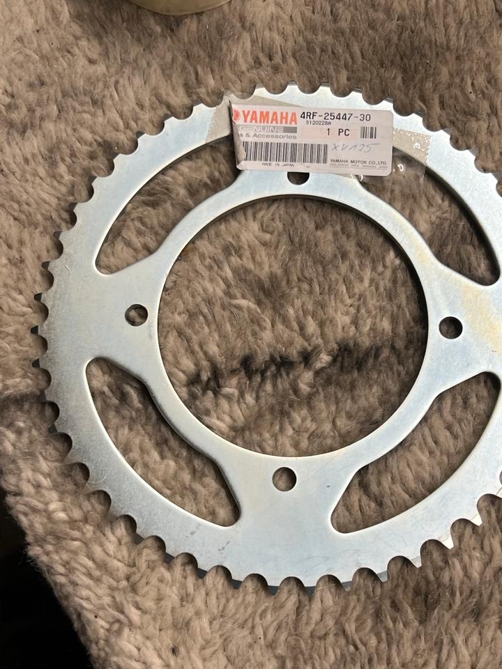 Yamaha XV 125 kettenrad neu 4RF-25447-30 Orginal 22€