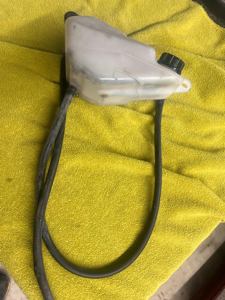 Kawasaki Z 1000 Ausgleichs Behälter kühler 10€