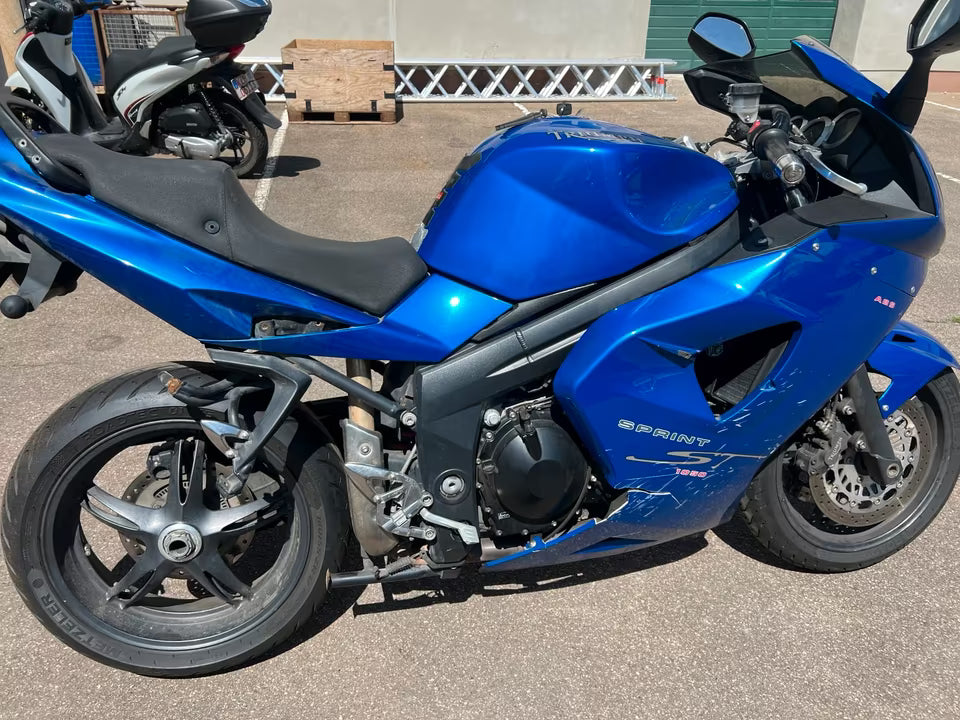 Triumph Sprint 1050 ST – Accident damaged vehicle