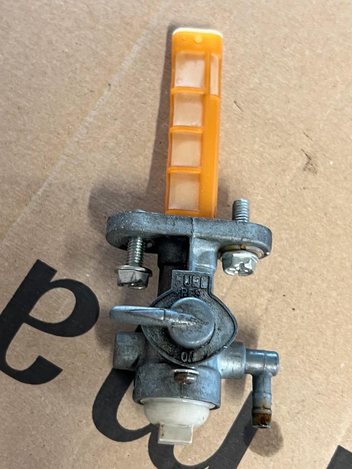 Suzuki GN 125 Benzinhahn 32€