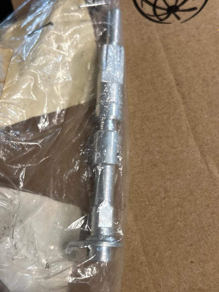 Kawasaki KX 85 13234-0008 Welle Auslass shaft Pump