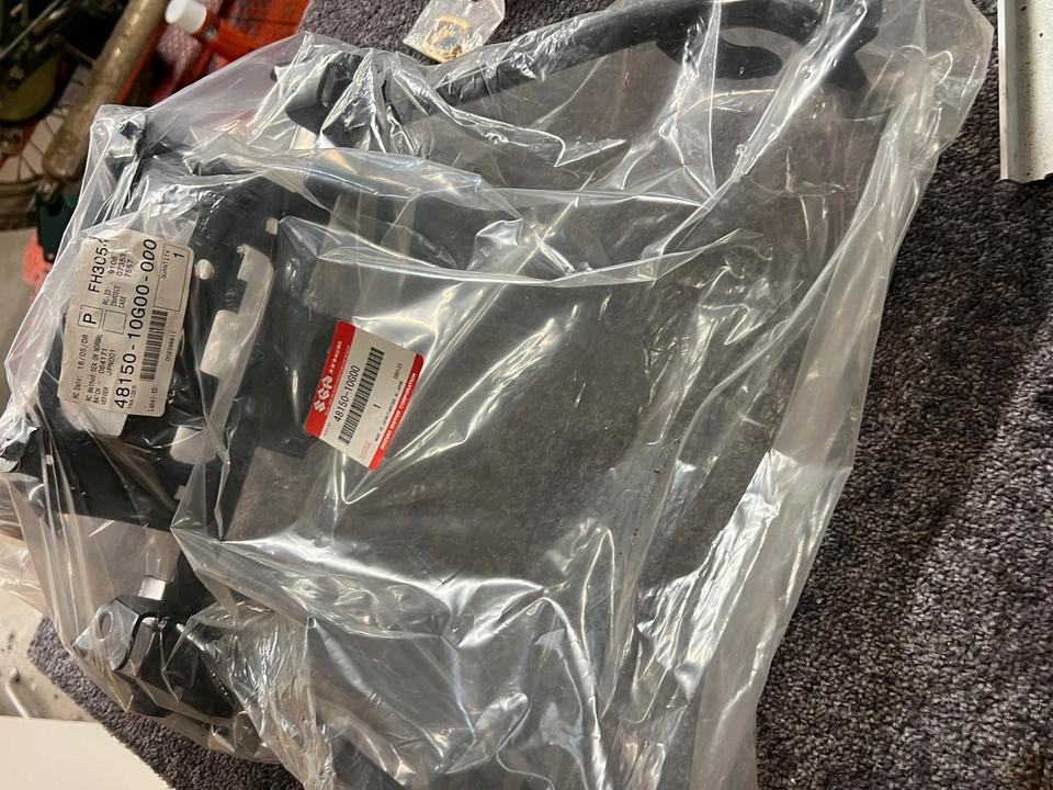Suzuki AN 650 Burgmann 48150-10G00 Scheinwerferhalter neu