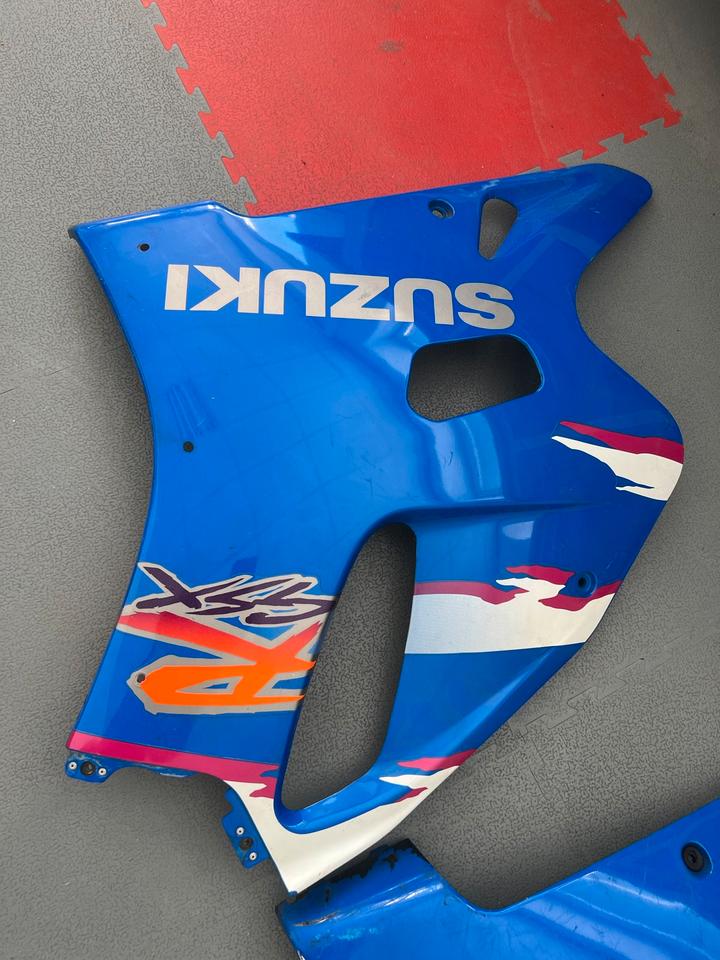 Suzuki gsxr 750 94471-17E0 Verkleidung rechts 80€