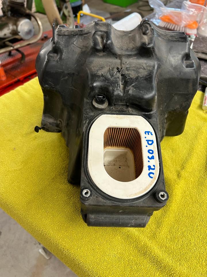 Kawasaki Z 1000 Luftfilter Kasten 20€