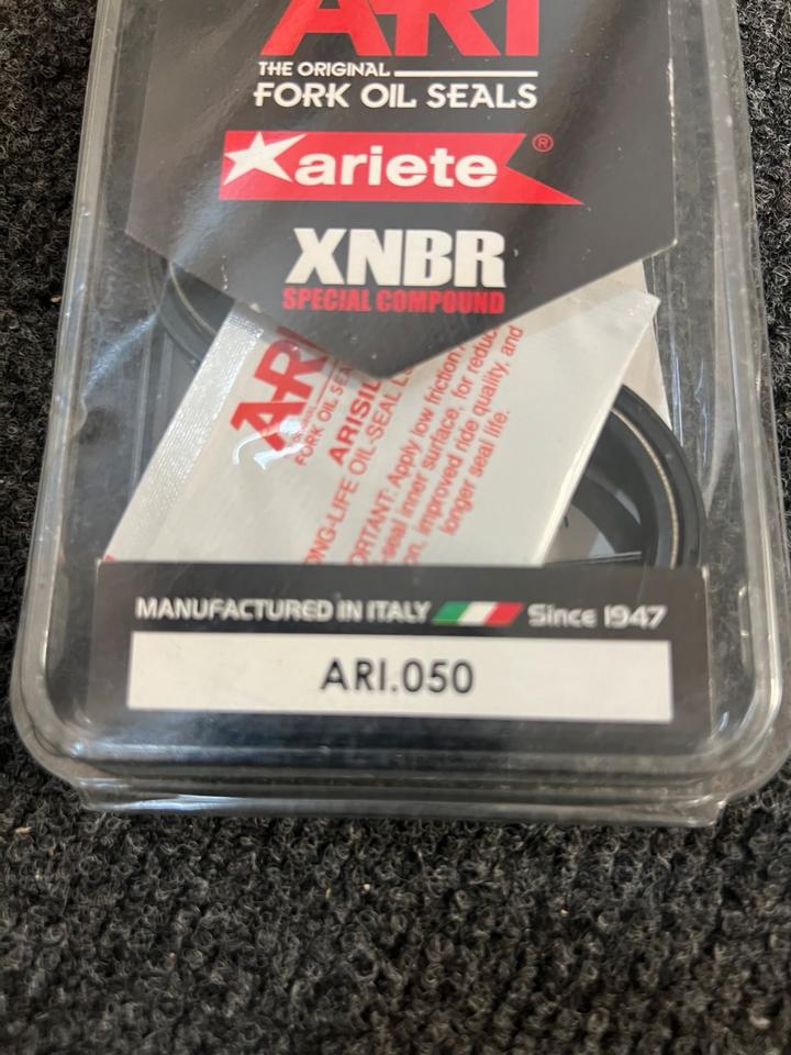 Suzuki gs 500 e gabelsimmrring Sri.050 37x49x8/10