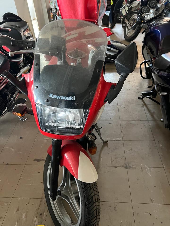 Kawasaki GPZ 500 300€