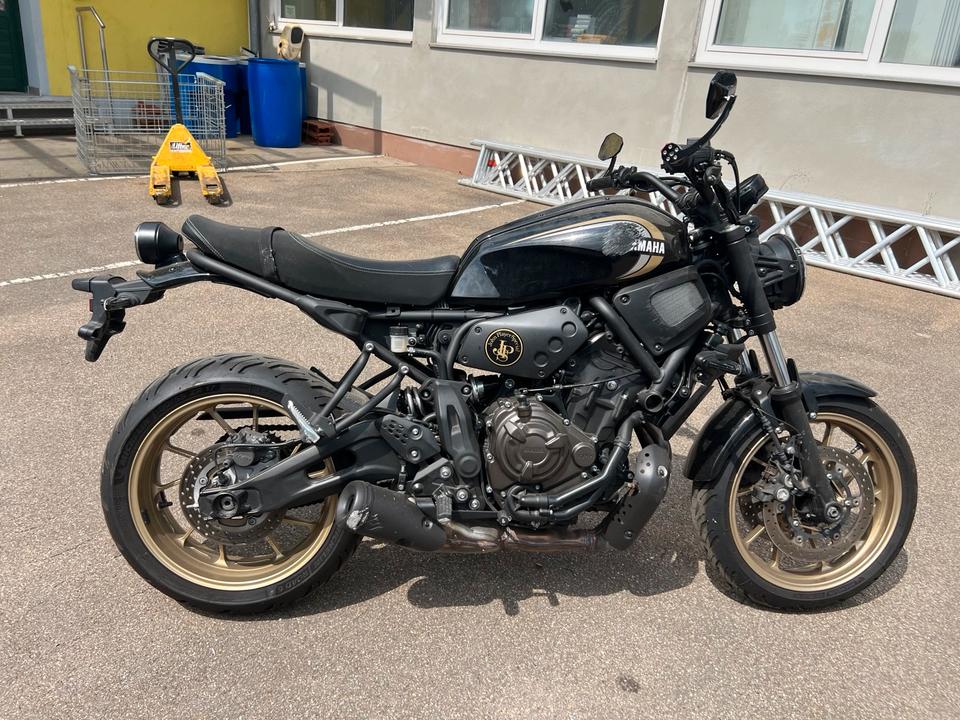 Yamaha xsr 700 mit Rutscher 4300€