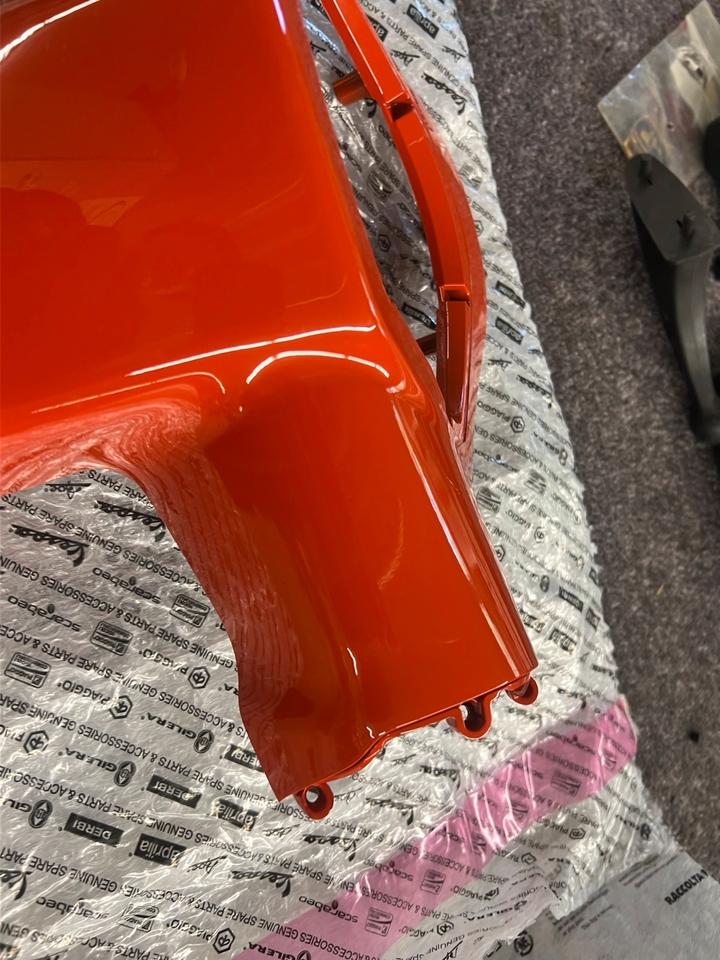 Vespa GTS 125 E5 Super- 1B0111Sport-Super Tech Tacho Verkleidung