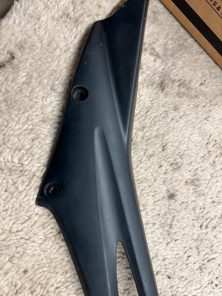 Suzuki XF 650 freewind Verkleidung Kettenschutz 20€