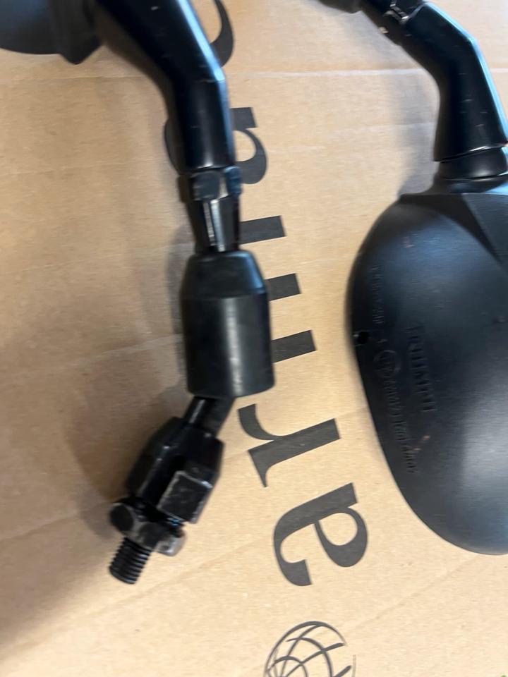 Triumph Speed Triple 1050 Spiegel links 20€
