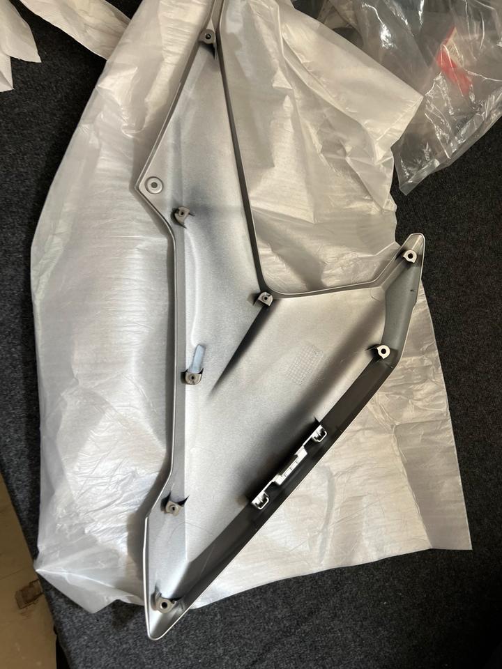 Honda NC Verkleidung neu 64340-MKA-D80ZF 200€