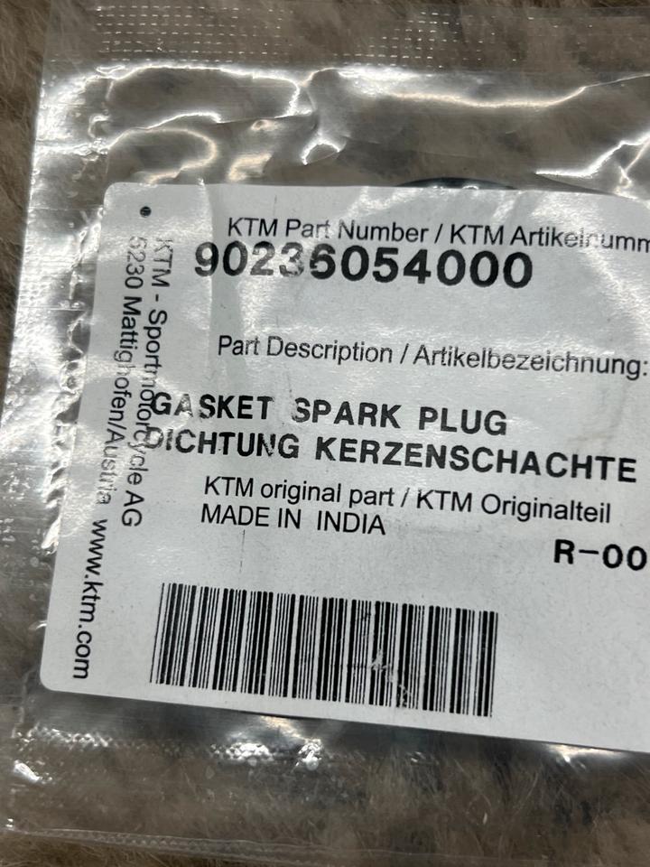 KTM Dichtung kerzenschacht 90236054000