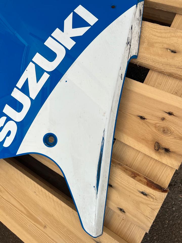 Suzuki RGV Verkleidung 94471-11C00 160€
