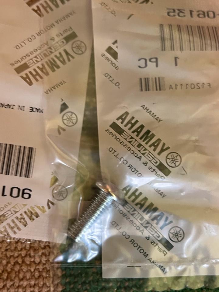 Yamaha FZ6 FZ1 90149-06135 Schraube 2€