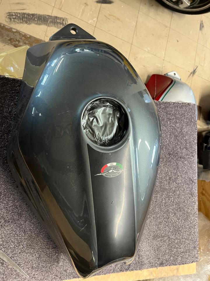 Motor guzzi v11 Sport Tank neu 120€