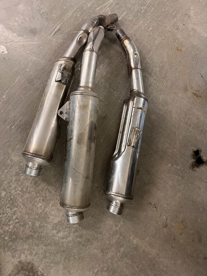 Suzuki gsxr 750 1100 Auspuff je 20€
