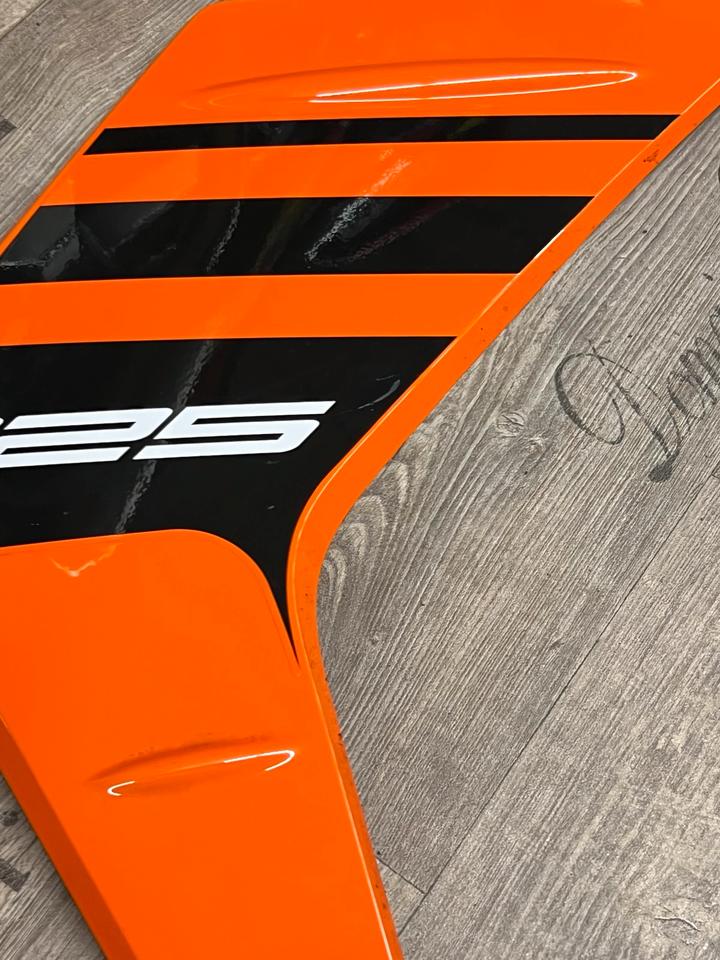 Ktm rc 125 Verkleidung rechts klein 80€
