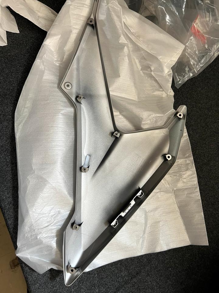 Honda NC Verkleidung neu 64340-MKA-D80ZF 200€