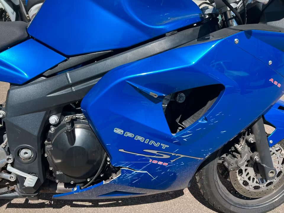 Triumph Sprint 1050 ST – Accident damaged vehicle