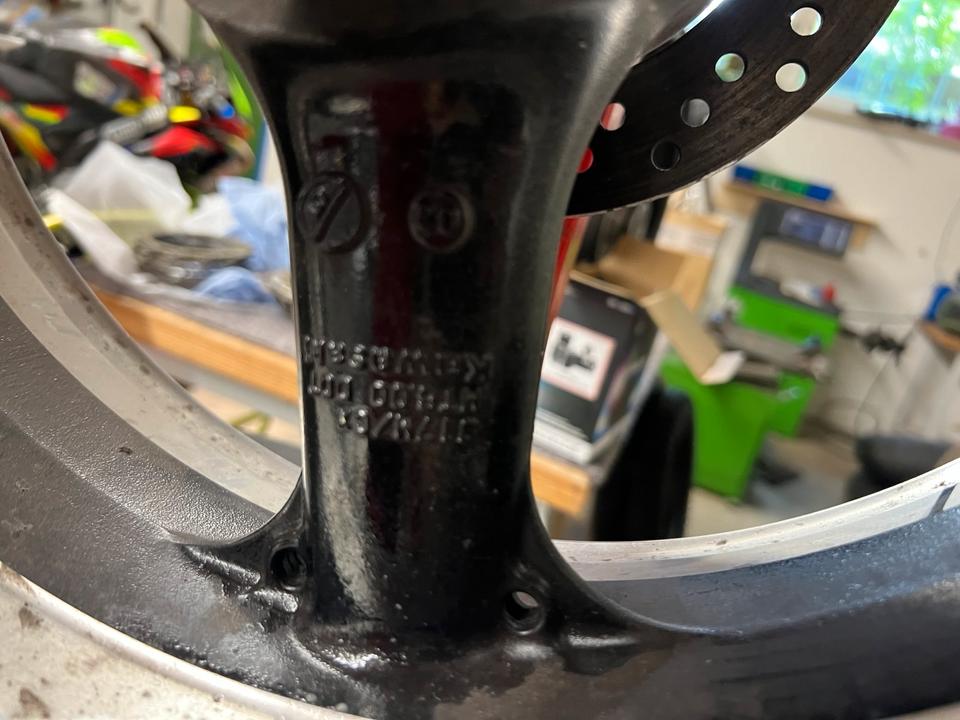 Kawasaki Z 1000 Felge hinten Rad 90€ mit Bremsscheibe
