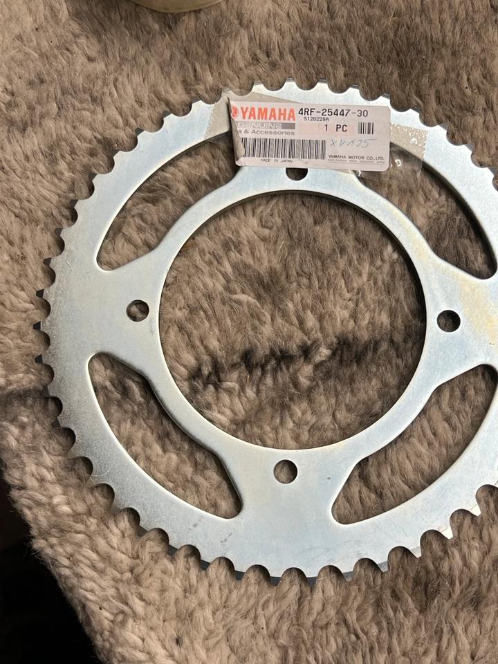 Yamaha XV 125 kettenrad neu 4RF-25447-30 Orginal 22€