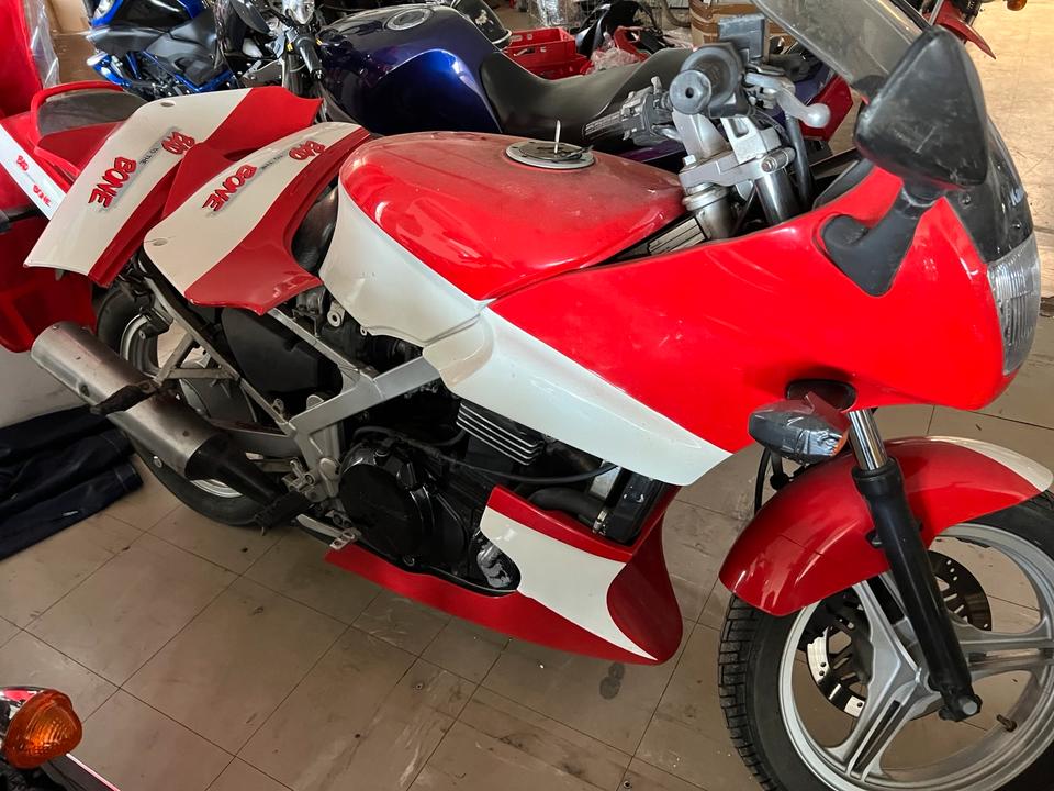 Kawasaki GPZ 500 300€