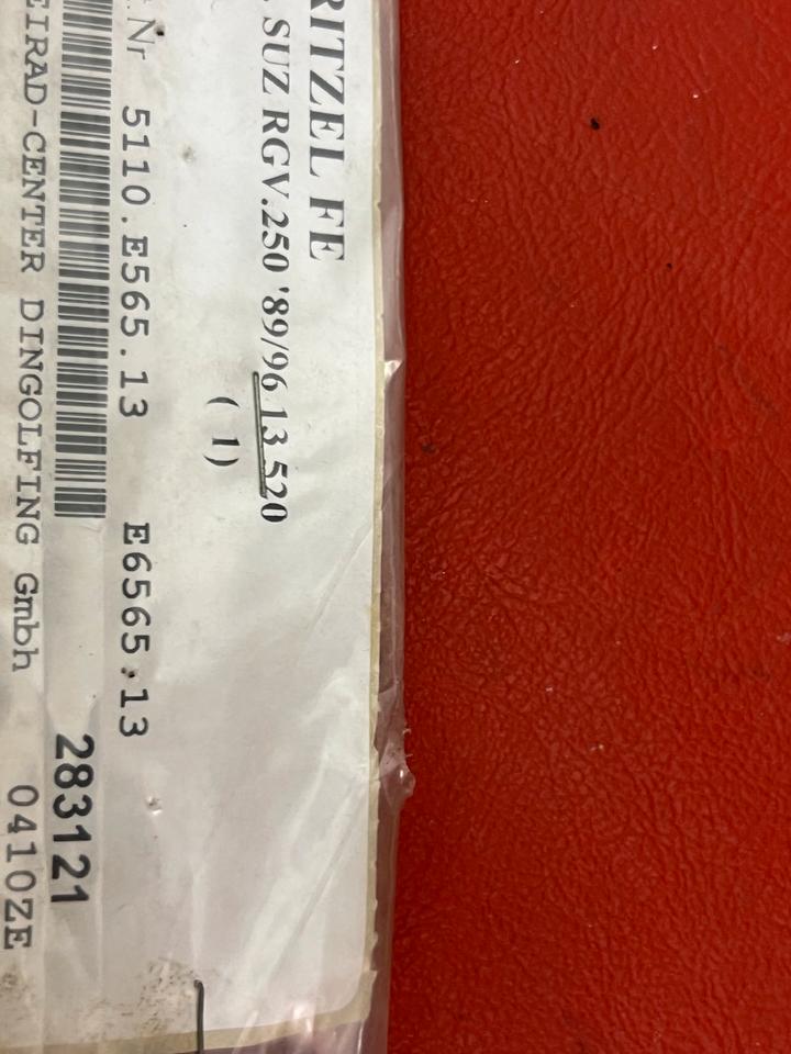 Suzuki RGV 250 Ritzel neu 15€