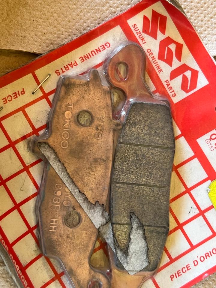 Suzuki SV 650 S Bremsbeläge 59301-33850 NOS