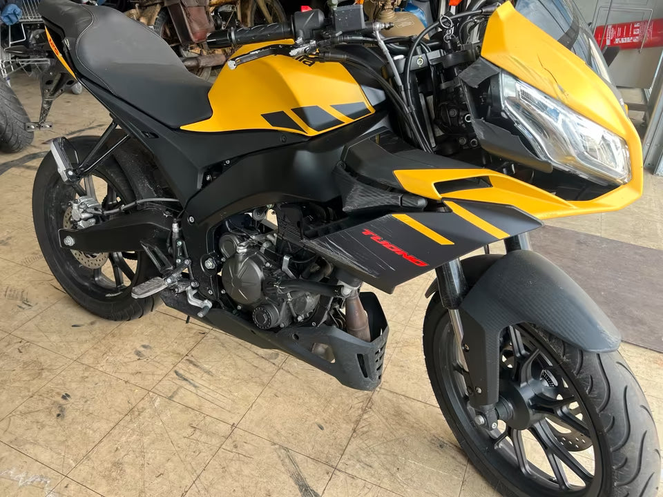 Aprilia Tuono 125 – with slide on the right side