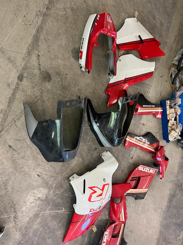 Suzuki GSXR 400 Verkleidung alles 60€